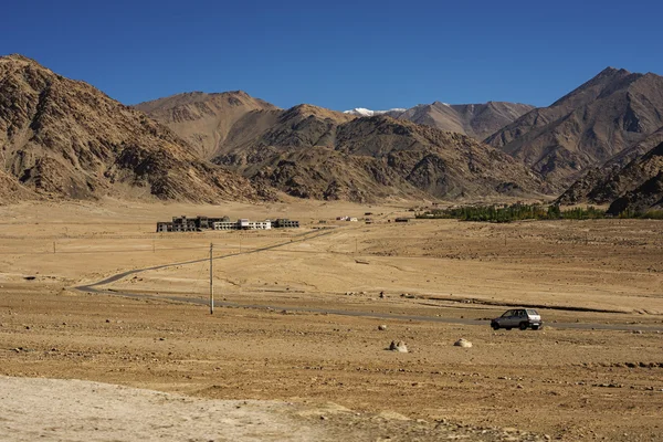 Dune de sable sur le chemin de lamayuru de leh, Inde — Photo