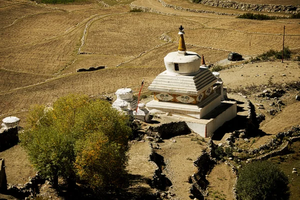 Vieux côté de la route gompa sur le chemin du monastère Hemis Leh Ladakh, Inde — Photo