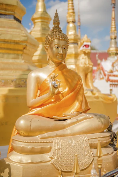 Estátua de buddha no templo da Tailândia — Fotografia de Stock