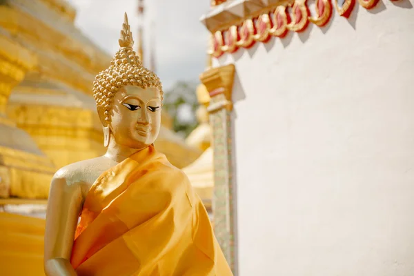 Estatua de buddha en el templo de Tailandia — Foto de Stock