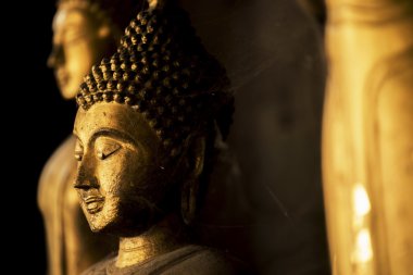 Tayland tapınağındaki Buda heykeli