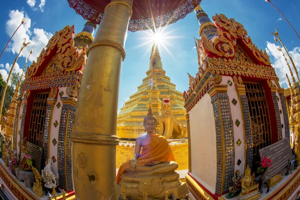 Statue de bouddha dans le temple de thaïlande — Photo