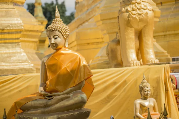 Estátua de buddha no templo da Tailândia — Fotografia de Stock