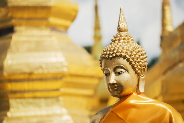 Tayland tapınağındaki Buda heykeli — Stok fotoğraf