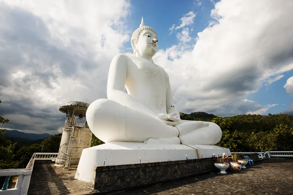 Pomnik wielkiego białego Buddy, Tajlandia — Zdjęcie stockowe