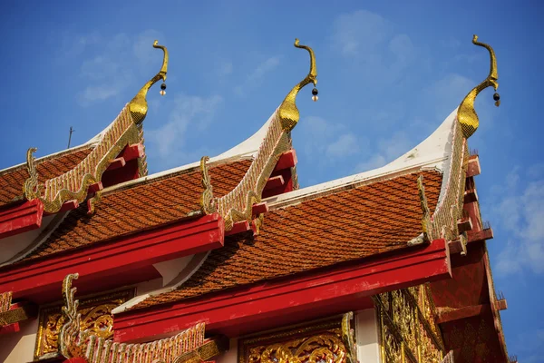 Thai temple roof with blue sky ,Thailand — Stock Photo, Image