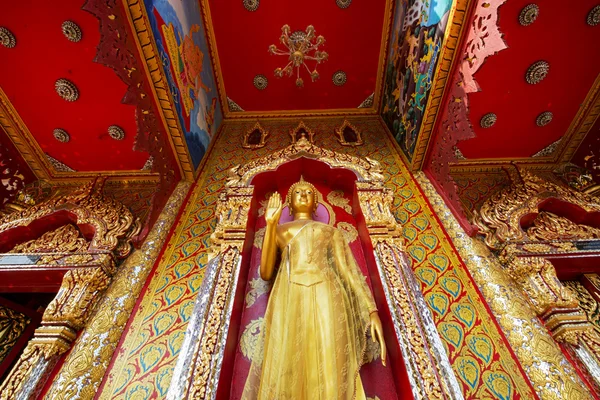 Golden Buddha staty i templet, Thailand — Stockfoto