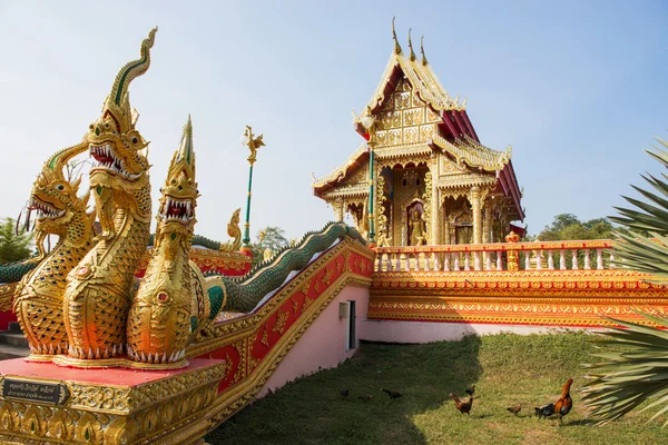 Statua Naga a tre teste al tempio, Thailandia — Foto Stock