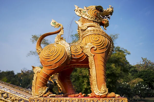 Thai golden lion statue style, Thailand — стоковое фото