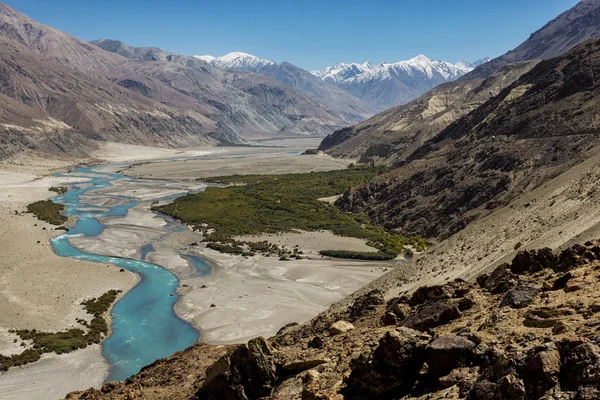 Shyok folyó Nubra völgyében Ladakh, Jammu & Kasmír, India - szeptember 2014 — Stock Fotó