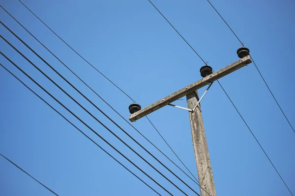 Posto de eletricidade no céu azul na Tailândia — Fotografia de Stock