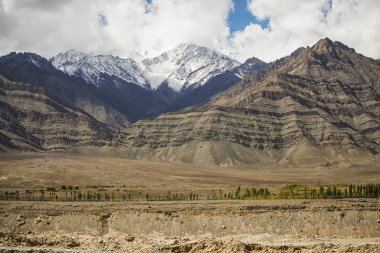 Kar dağ silsilesi Leh Ladakh, Hindistan dan Hemis Manastırı giderken