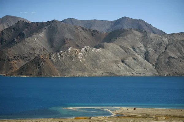 Lago Pangong, é um lago endorreico Ladakh, Índia — Fotografia de Stock