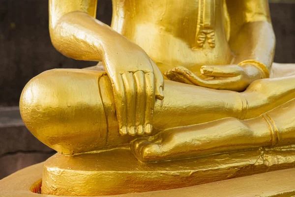 Statua di buddha dorata nel tempio della Thailandia — Foto Stock