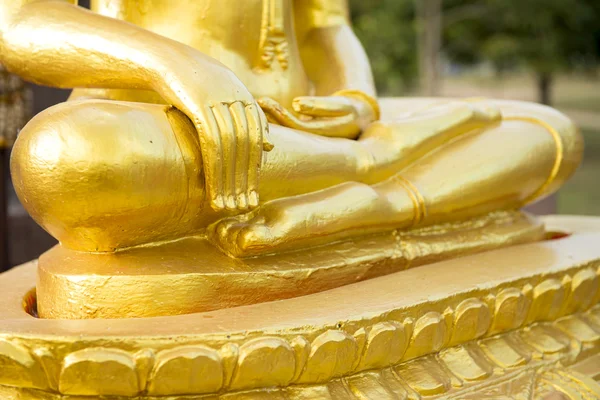 Złoty posąg Buddy w świątyni Tajlandii — Zdjęcie stockowe