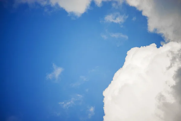 White cloud in the blue sky — Stock Photo, Image