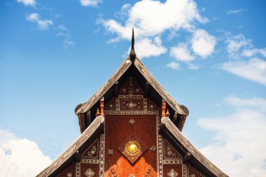 Mavi gökyüzü Kuzey sanat Tayland Tayland tapınak çatı.