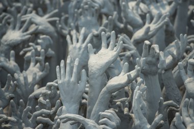 Hayalet elinden cehennem, kavramsal heykel dekorasyon Rongkhun tapınak Chiangrai, Tayland.