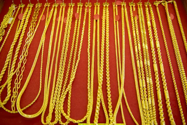 Sammlung goldener Halskette. — Stockfoto