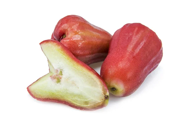 Dilimlenmiş gül beyaz arka plan üzerinde izole elma