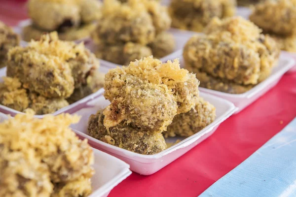 Tay tatlı Hindistan cevizi ile Khao Mao Tod Deep-fried muz denilen