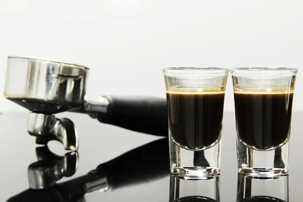 Espresso con dispositivo de elaboración de café — Foto de Stock