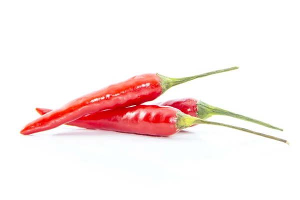 Rode cayenne peppers met groene stok — Stockfoto