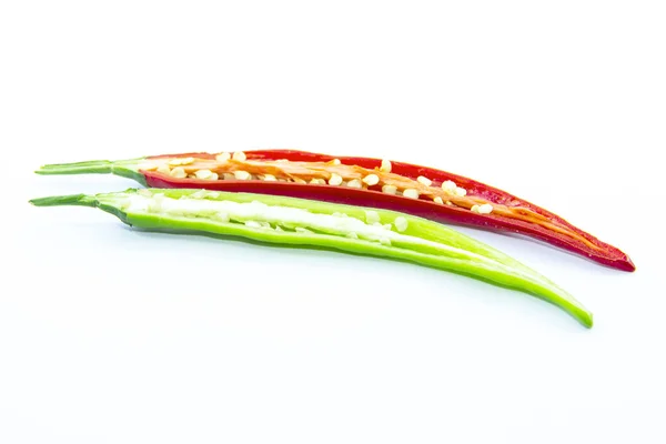 Abschnitt von grünem und rotem Chilischoten — Stockfoto