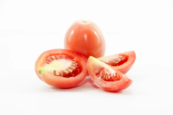 Tomatoes sliced in two size with raw material — Stock Photo, Image