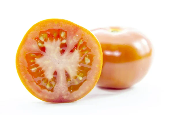 Halvorna av färska röda tomater — Stockfoto