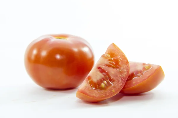 Kırmızı domates parçalarını madde dilimlenmiş