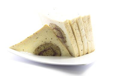 Kepekli ekmek dilimlenmiş muz madde ile