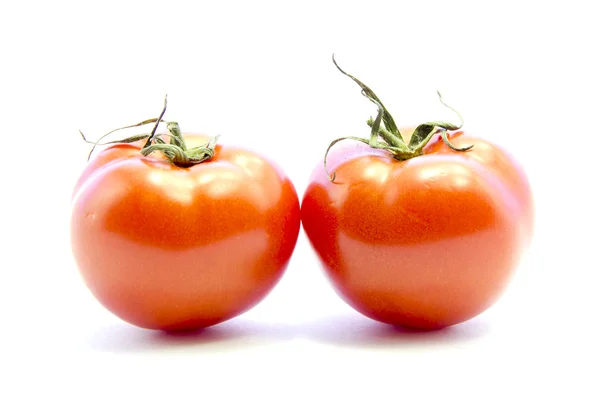 Twee rode tomaten met groene stok — Stockfoto