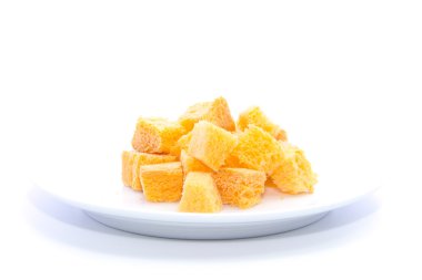 Havuç ekmek dices beyaz tabakta kesilerek