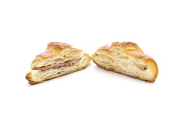 Çapraz kruvasan dilimlenmiş jambon