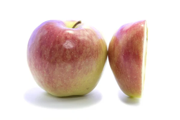 Seção transversal de maçã fresca fatiada — Fotografia de Stock