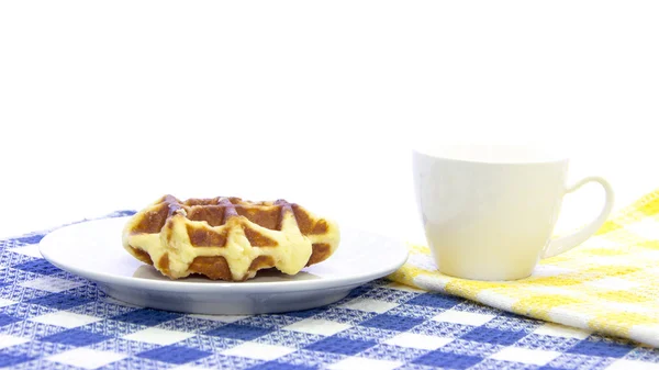 Kahve masa mat üzerinde sırlı gözleme