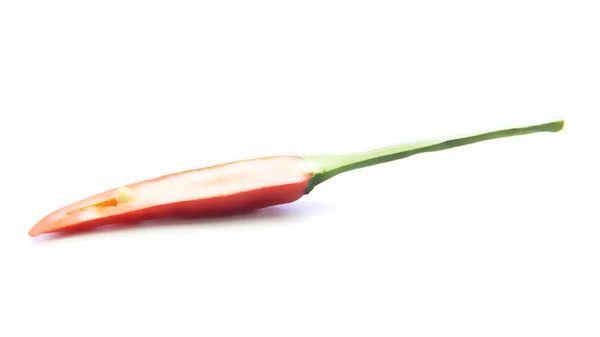 Červené chilli, které polovinu nakrájené — Stock fotografie