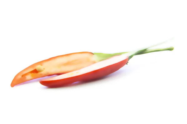 Polovinu nakrájené červené chilli Pepper — Stock fotografie