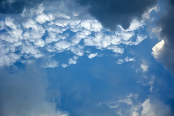 Blue sky with clouds — Stock Photo, Image