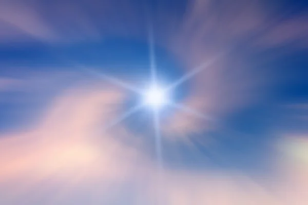 The sun shines, the clouds above. — Stock Photo, Image