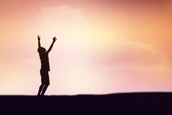 Lado de la mano humana sobre el fondo cielo naranja . —  Fotos de Stock