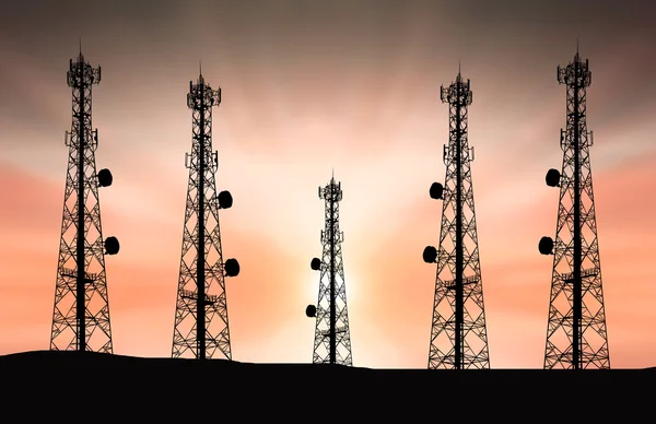 Silhouette telefon antenn. Sunset bakgrund — Stockfoto