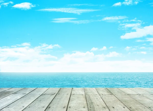 Blue sky in summer sky with wooden paving. — Stock Photo, Image