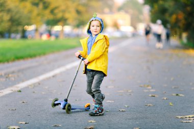 Çocuk scooter ile