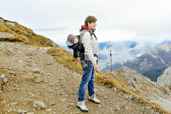 En la cima de las montañas Karwendel — Foto de Stock