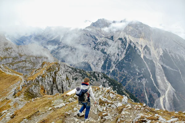 Karwendel'de dağlar başında