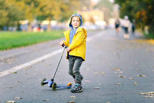 Çocuk scooter ile