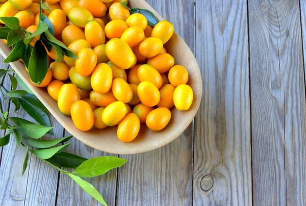 Kumquat Nel Piatto Sul Tavolo Sfondo Agrumi — Foto Stock