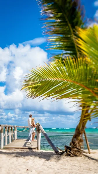 Wedding couple on a pier — Stock Photo, Image